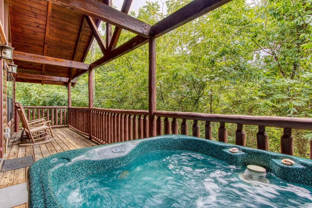 Always Kiss Me Goodnight- Hot Tub, You Get 1089 Of Free Area Attraction Tickets For Each Paid Day! Pigeon Forge Exteriör bild